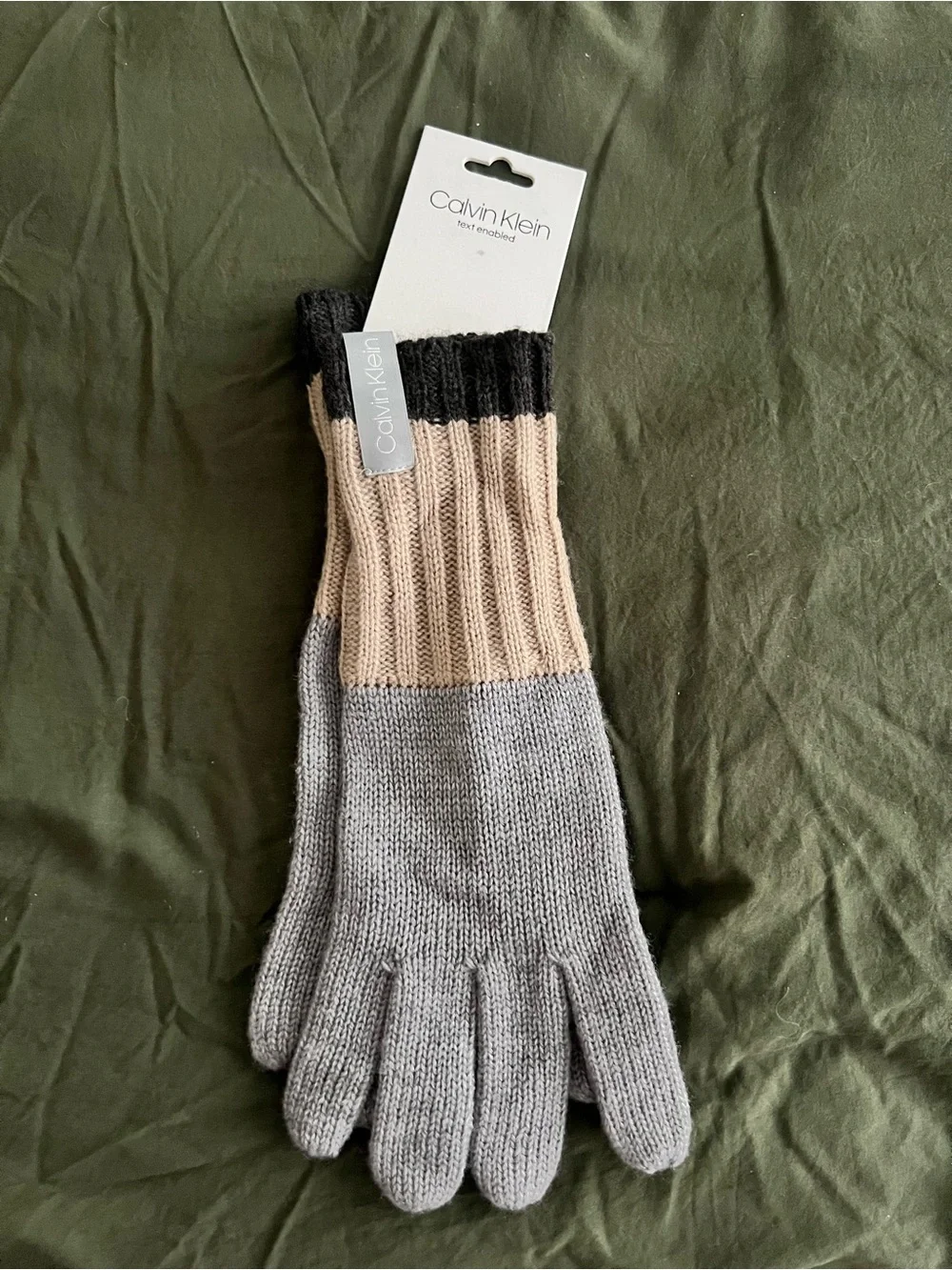 Calvin Klein Colorblock Knit Gloves in Gray, Beige & Black
